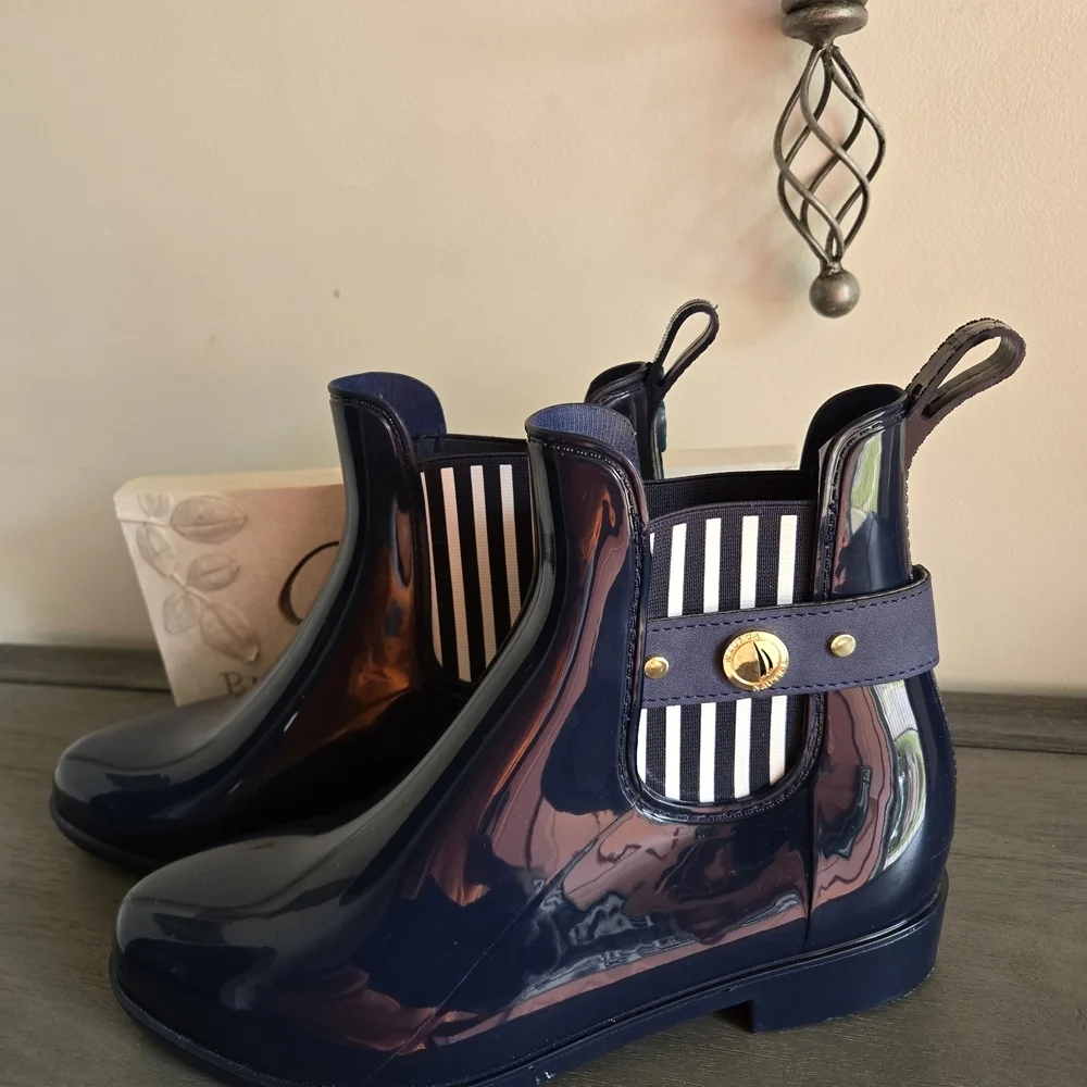 Nautica Rain Boots Sz 8 Navy Blue/White Stripes